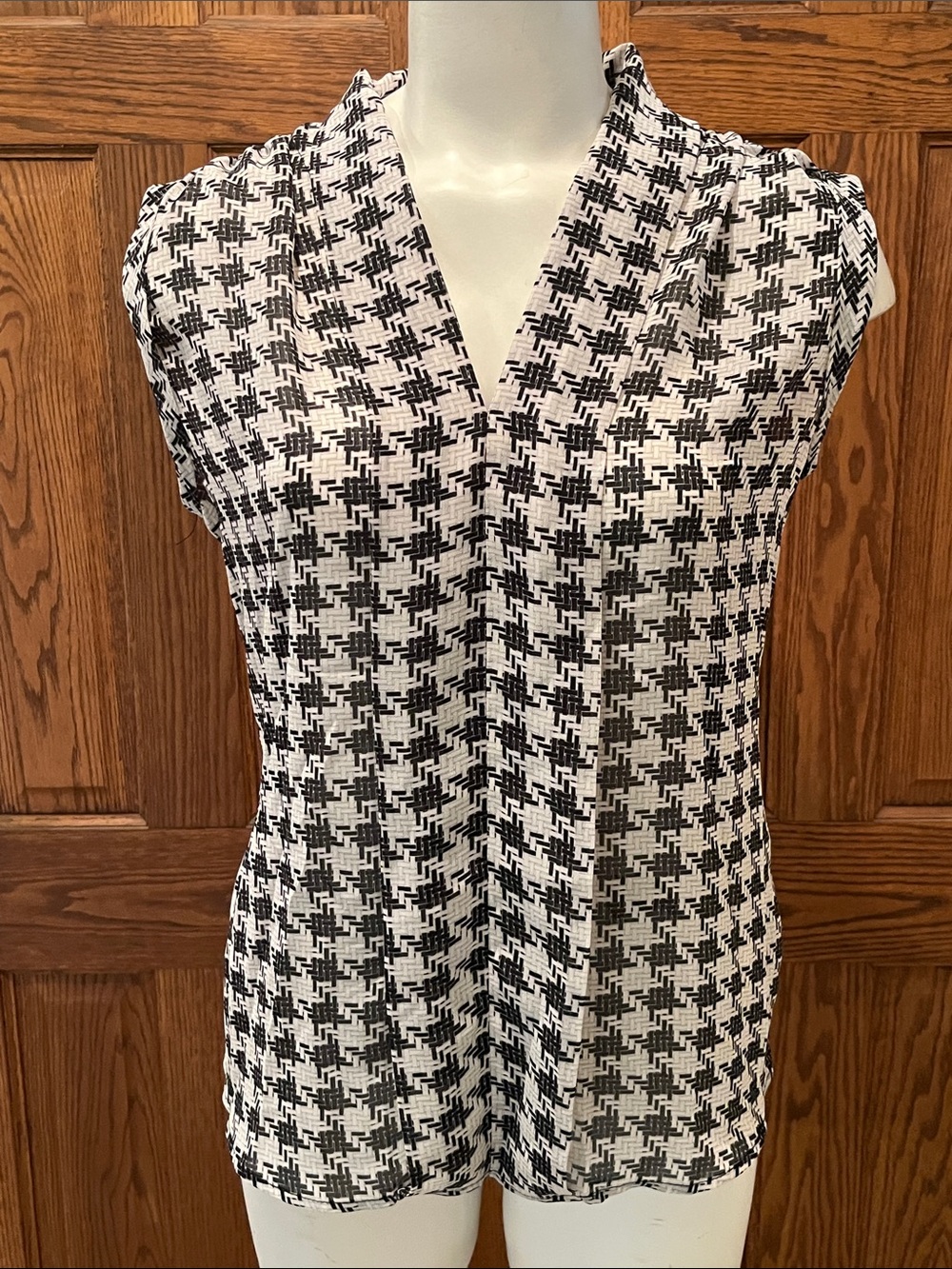 Milano Black & White Houndstooth V-Neck Short Sleeve Blouse